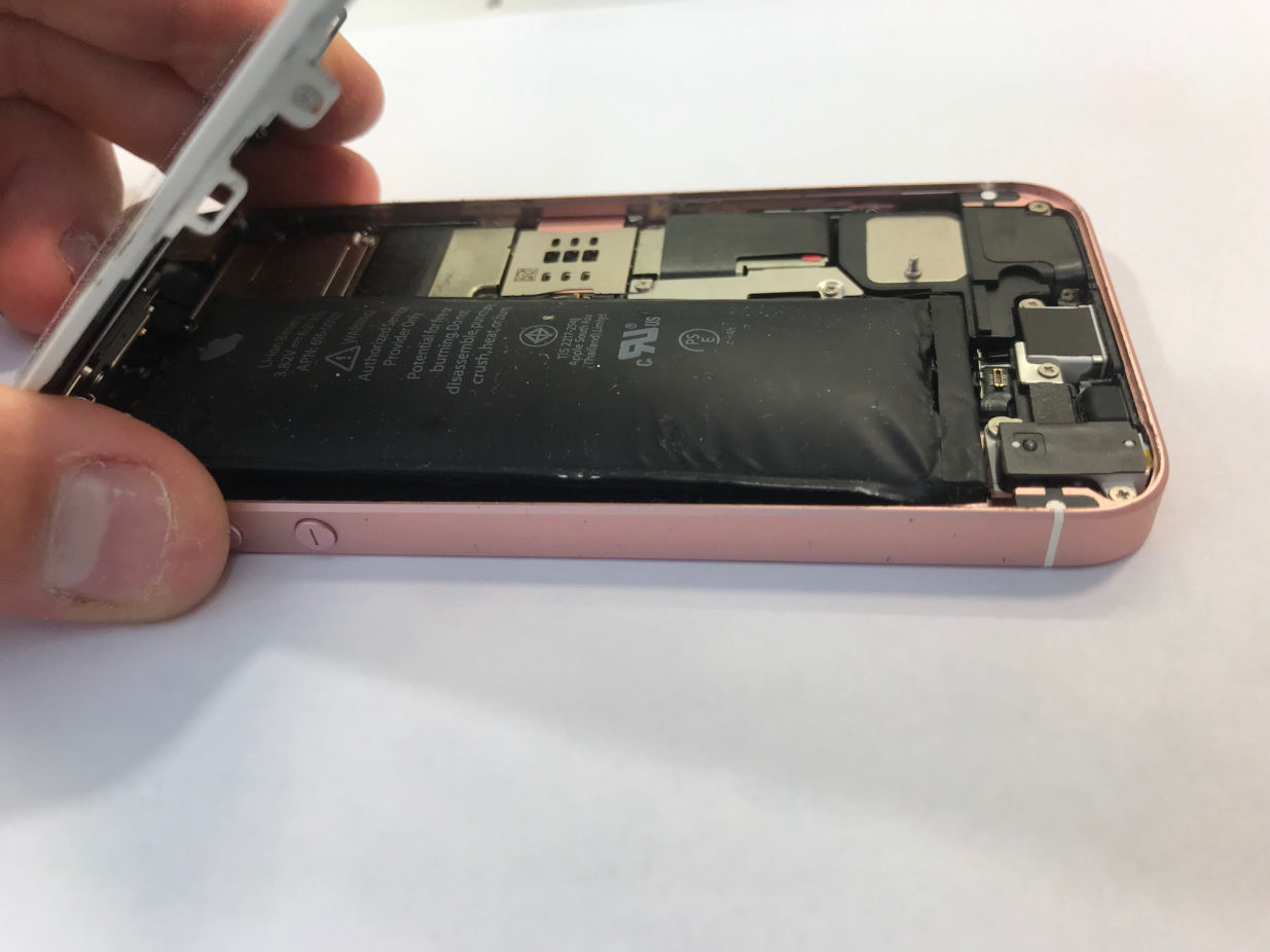 Spuchła bateria iPhone 8
